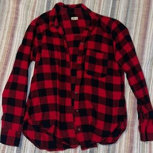Red and black plaid flannel from Hollister! Lightly worn :)